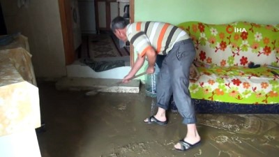 icme suyu -  Ana boru patladı, mahalle su altında kaldı Videosu