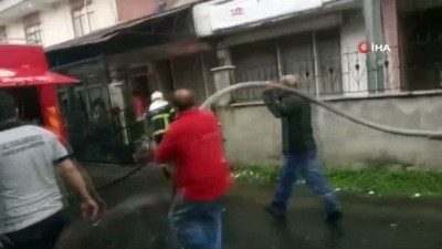 yildirim dustu -  Ereğli'de evin çatısına yıldırım düştü Videosu