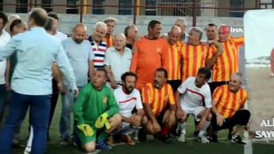 sarilar - Ayvalık ve Küçükköy’ün efsanevi futbolcusu Ali İhsan Erbil unutulmadı  Videosu