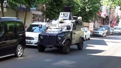 kiz kardes -  - Evde yabancı birini görünce dehşet saçtı  Videosu