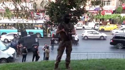 silahli saldiri -  Kağıthane'de trafik ışıklarında lüks cipe silahlı saldırı: 2’si ağır 4 yaralı Videosu