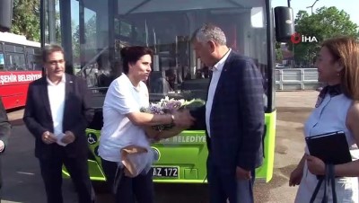 belediye otobusu -  - Kahraman kadın otobüs şoförü Cumhuriyet altınıyla ödüllendirildi Videosu