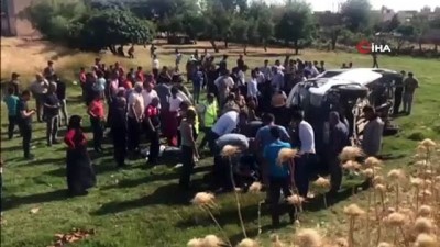 saglik ekibi -  - Nusaybin'de işçileri taşıyan minibüs devrildi: 16 yaralı Videosu