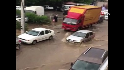  Sağanak yağmur İzmir'i de vurdu