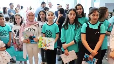 Tiflis'teki Maarif Vakfı okulunda karne heyecanı