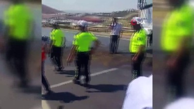 amator kamera -  Tırdan dökülen yağ kazaya neden oldu: 3 yaralı  Videosu