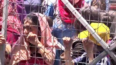 kizilay - Türk Kızılay tarafından Irak'taki Suriyeli sığınmacı ailelere giyim yardımı - ERBİL Videosu
