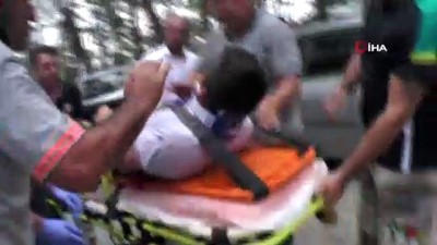 hatali sollama -  Antalya'da iki araç kafa kafaya çarpıştı: 2 yaralı Videosu