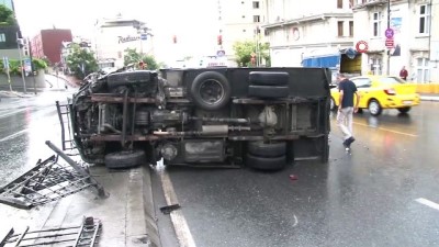 demir parmaklik -  Beyoğlu’nda kamyonet devrildi  Videosu