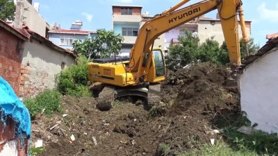 mustakil ev - Evinin bahçesinde altın arıyor - TEKİRDAĞ  Videosu