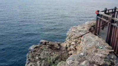 guvenli bolge -  Falezlerden düşen genci polis kurtardı  Videosu