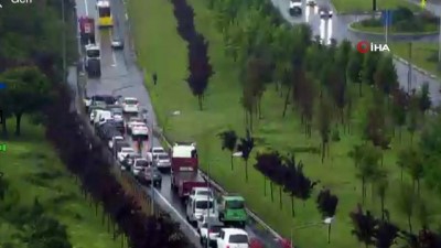 mahsur kaldi -  Hasdal'da biriken yağmur suları nedeniyle araçlar mahsur kaldı  Videosu