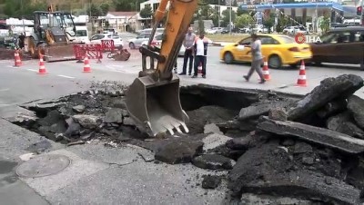  Kağıthane'de yol çöktü 