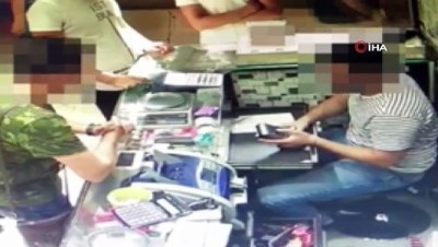 kadin cantasi -  Turizm polisi Rus kadın turistin kolyesini çalan hırsızları 24 saat geçmeden yakaladı  Videosu