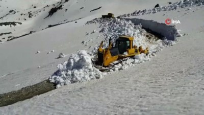 haziran ayi -  Bayburt'ta Haziran ayında yayla yollarında karla mücadele  Videosu