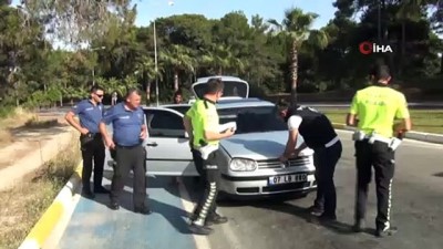 alkol muayenesi -  'Dur' ihtarına uymayan ehliyetsiz sürücü polisi alarma geçirdi  Videosu
