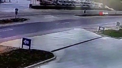 ticari arac -  Hafif ticari araç ile otomobilin çarpıştığı kaza kamerada Videosu