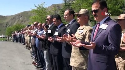 siyasi parti -  Hakkari şehitlerine tören  Videosu