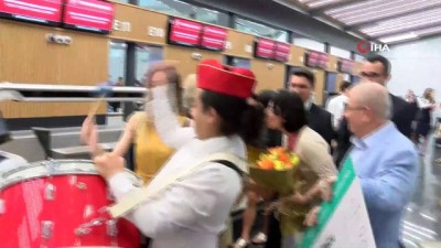 isaf -  İstanbul Havalimanı’nda 10 milyonuncu yolcuya sürpriz karşılama  Videosu