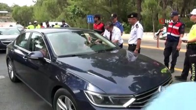 emniyet kemeri -  Polis ve Jandarmadan 'Çocuklara karne, Velilere Şeker' Videosu