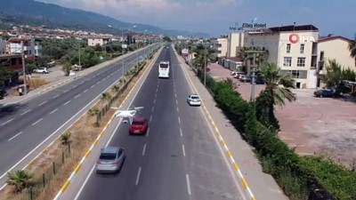 trafik yogunlugu -  Tatil yolunda sürücülere drone ile havadan denetim  Videosu