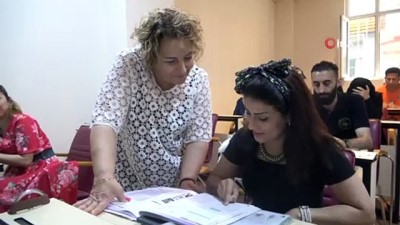 yas siniri -  2360 yabancı uyruklu kişiye Türkçe öğretildi Videosu