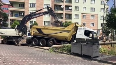 bozkoy - Freni boşalan kamyon elektrik direğine çarptı - MANİSA Videosu