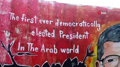 vizesiz seyahat -  - İdlibli ressam Mursi’nin resmini duvara çizdi Videosu