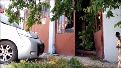 ticari arac -  Kamyonetin çarptığı araç garaja daldı Videosu