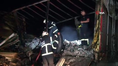 emniyet seridi -  Kocaeli TEM’de plastik boru yüklü tır alev alev böyle yandı  Videosu