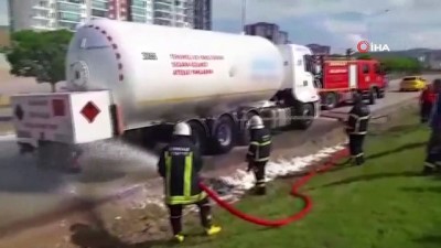mel b -  LPG yüklü tankerde yangın Videosu