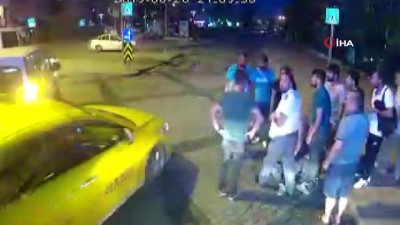 belediye otobusu -  Saldırganların silahla vurduğu vatandaşın yardımına otobüs şoförü koştu...O anlar kamerada Videosu