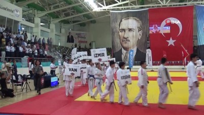 dunya sampiyonu - Dünya şampiyonu Riner'den şampiyon judoculara madalya Videosu