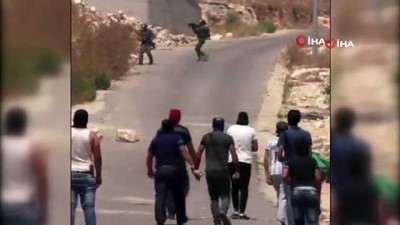 tiklama rekoru -  - Filistinli Gençler Tam Teçhizatlı İsrail Askerlerini Taşlayarak Kovaladı Videosu