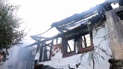 sparta - 3 ahşap ev yandı - ISPARTA Videosu