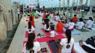 gunes isigi -  Antik kentte yoga yaptılar Videosu