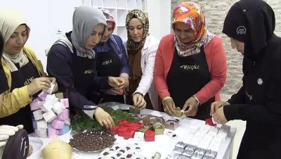 kabak tatlisi - Ev kadınları 'butik çikolata' yapmayı öğrendi - SAMSUN  Videosu