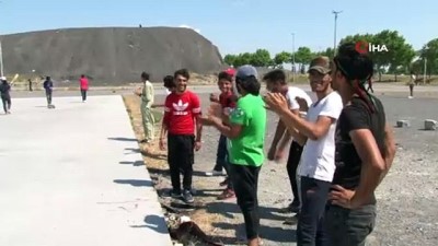 pazar tatili -  İstanbullu seçime gitti, onlar ‘kriket’ oynadı Videosu
