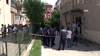 cenaze araci -  Kadıköy’de hayatını kaybeden çiftin akrabaları cenaze aracının başında gözyaşlarına boğuldu  Videosu