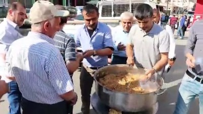 mahkeme salonu - Sivas'ta bir esnaf Mursi için helva dağıttı Videosu