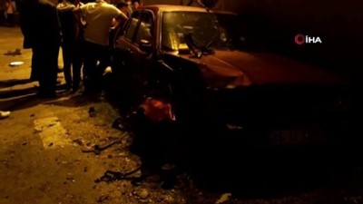 trafik kazasi -  Ehliyetsiz sürücü önce park halindeki araca ardından bir evin duvarına çarptı  Videosu