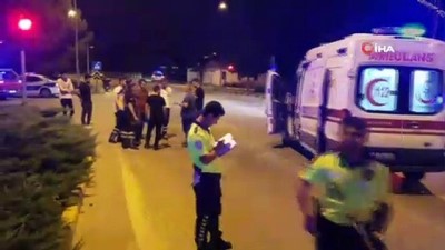 trafik kazasi -  Kırmızı ışıkta geçen ambulans motosiklete çarptı: 1 yaralı  Videosu