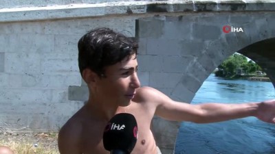 korkuluk -  Serinleme için ölümü göze alıyorlar  Videosu