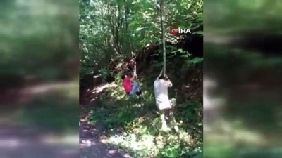 yaris -  Arkadaşının tırmandığı ağaçtan düşerek yaralanmasını saniye saniye kaydetti Videosu
