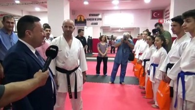 politika - Başkan Beyoğlu’ndan genç karatecilere malzeme yardımı Videosu