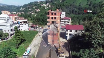 bungalov -  Fırtına Vadisi’nde vatandaşlar kendi binalarını yıktı  Videosu