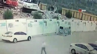 tahterevalli -  İzmir'de hayrete düşüren olay: Çöp konteyneri çalındı, oyun grupları yakıldı  Videosu