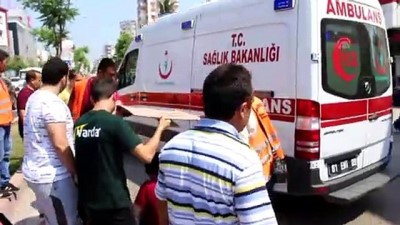 yasli kadin - Yaralı kadına vatandaşlardan 'güneş koruması' - ADANA  Videosu