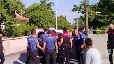 polis mudahale -  Erzincan’da komşular arasında çıkan bıçaklı kavgaya polis müdahale etti  Videosu