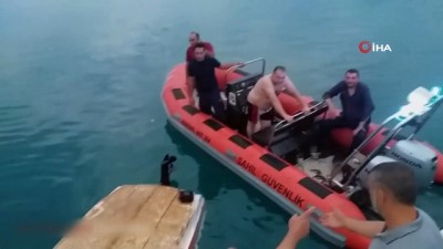 balikci teknesi -  Rize sahilinde balıkçı teknesi alabora oldu  Videosu